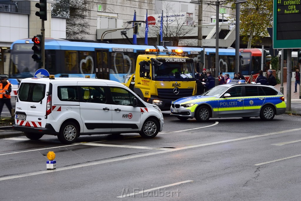 VU PKW KVB Bahn Koeln Deutz Deutz Muelheimerstr P79.JPG - Miklos Laubert